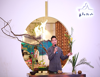 建发·山外山丨以花艺鉴山居美学，一场风雅之约绚美绽放